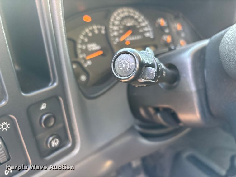 image for item EE4065 2006 GMC Sierra 2500HD pickup truck