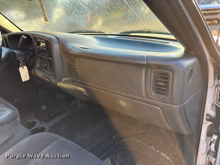 image for item EE4065 2006 GMC Sierra 2500HD pickup truck