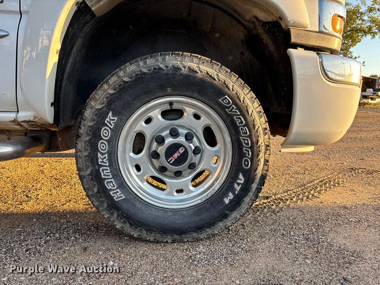 image for item EE4065 2006 GMC Sierra 2500HD pickup truck