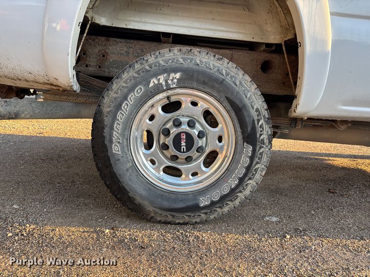 image for item EE4065 2006 GMC Sierra 2500HD pickup truck