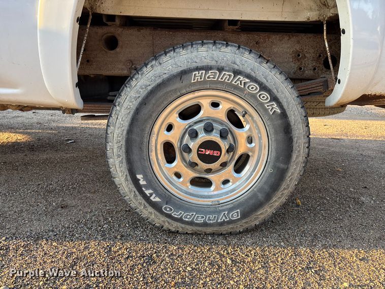 image for item EE4065 2006 GMC Sierra 2500HD pickup truck