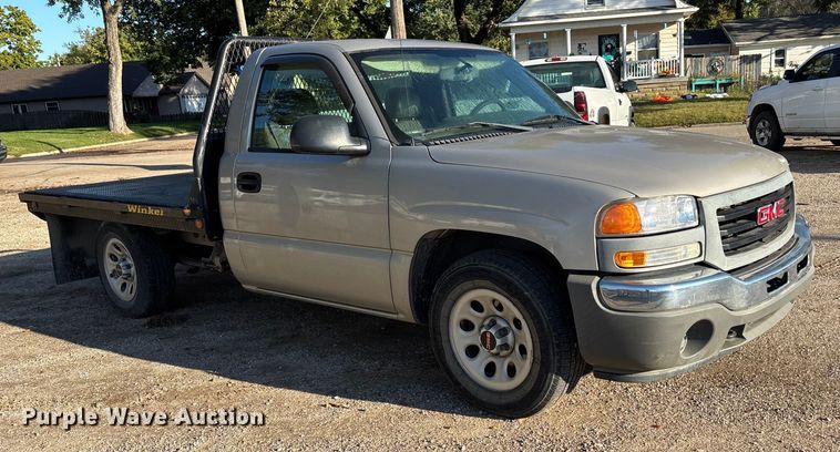 image for item EE4066 2005 GMC Sierra 1500 flatbed pickup truck
