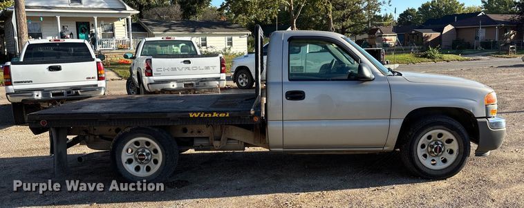 image for item EE4066 2005 GMC Sierra 1500 flatbed pickup truck