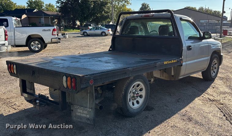 image for item EE4066 2005 GMC Sierra 1500 flatbed pickup truck
