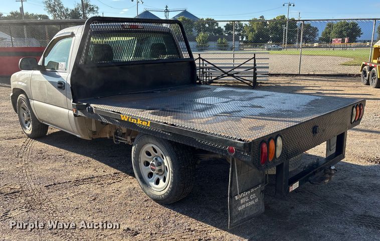 image for item EE4066 2005 GMC Sierra 1500 flatbed pickup truck