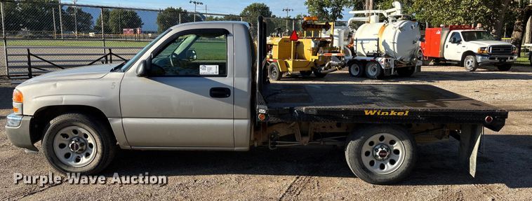 image for item EE4066 2005 GMC Sierra 1500 flatbed pickup truck
