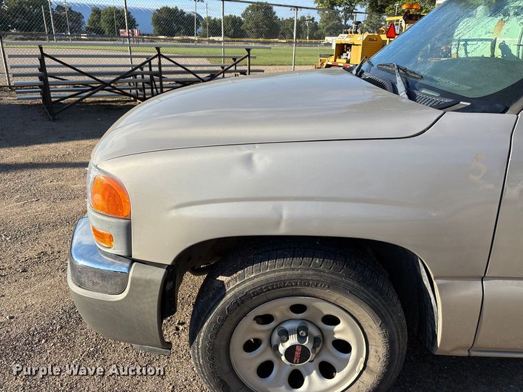 image for item EE4066 2005 GMC Sierra 1500 flatbed pickup truck