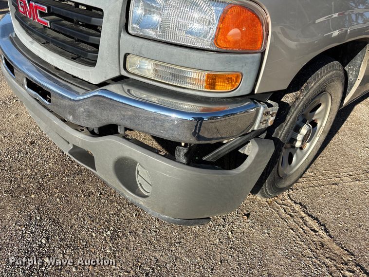 image for item EE4066 2005 GMC Sierra 1500 flatbed pickup truck