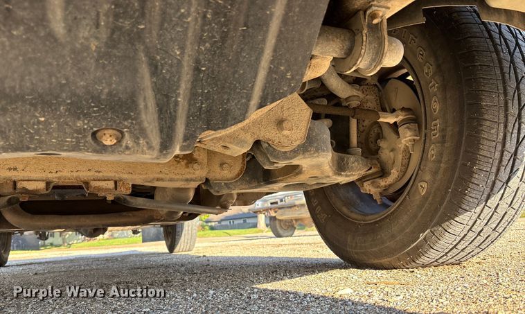 image for item EE4066 2005 GMC Sierra 1500 flatbed pickup truck