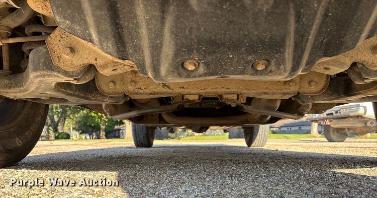 image for item EE4066 2005 GMC Sierra 1500 flatbed pickup truck