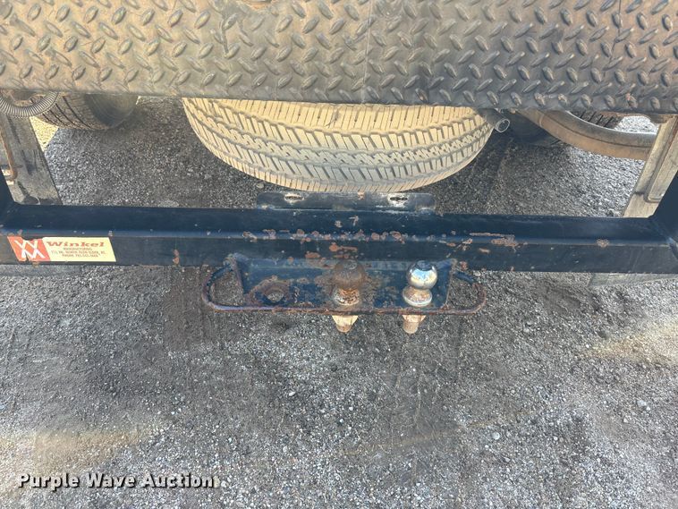 image for item EE4066 2005 GMC Sierra 1500 flatbed pickup truck