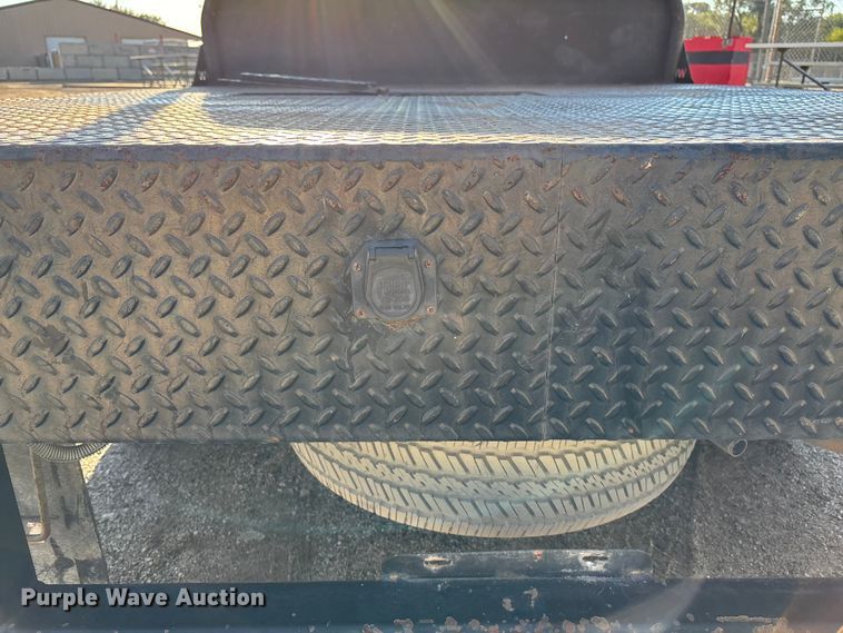 image for item EE4066 2005 GMC Sierra 1500 flatbed pickup truck