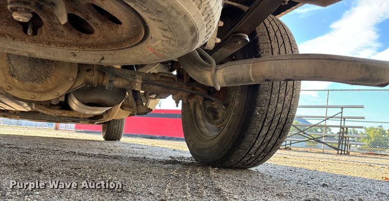 image for item EE4066 2005 GMC Sierra 1500 flatbed pickup truck