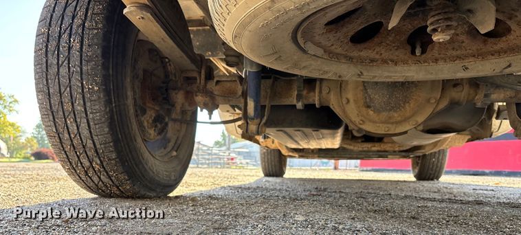 image for item EE4066 2005 GMC Sierra 1500 flatbed pickup truck