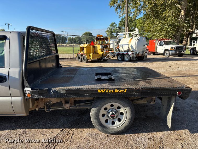 image for item EE4066 2005 GMC Sierra 1500 flatbed pickup truck