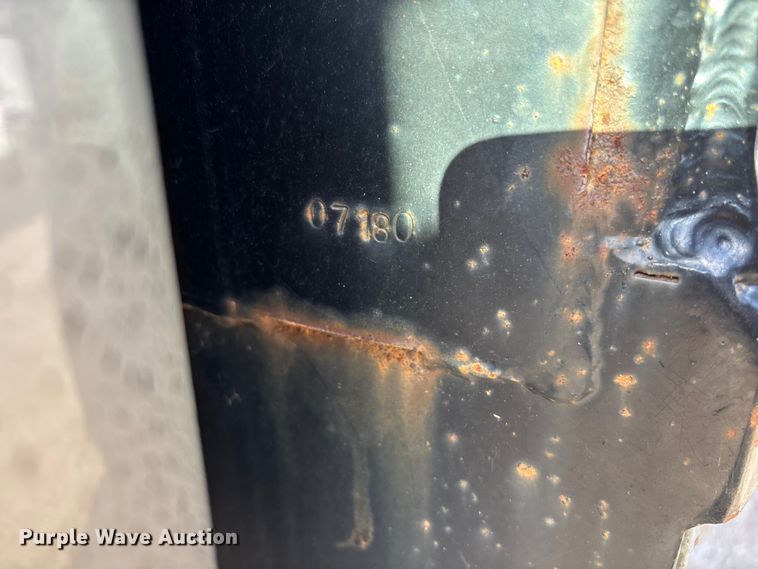 image for item EE4066 2005 GMC Sierra 1500 flatbed pickup truck