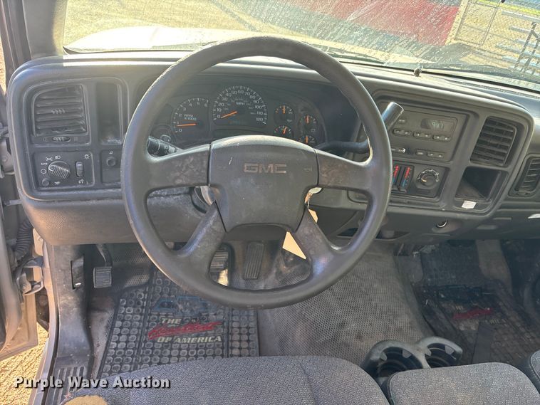 image for item EE4066 2005 GMC Sierra 1500 flatbed pickup truck