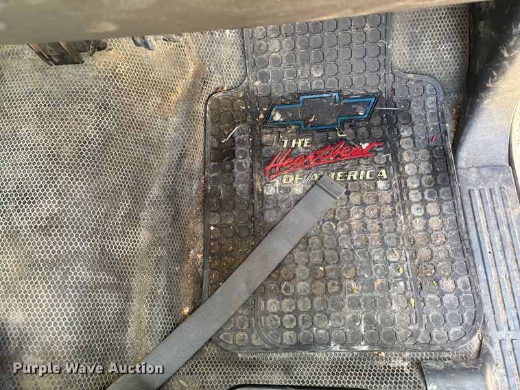 image for item EE4066 2005 GMC Sierra 1500 flatbed pickup truck