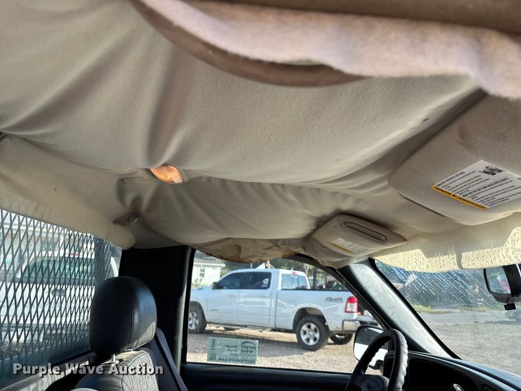 image for item EE4066 2005 GMC Sierra 1500 flatbed pickup truck