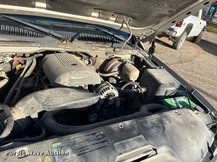 image for item EE4066 2005 GMC Sierra 1500 flatbed pickup truck