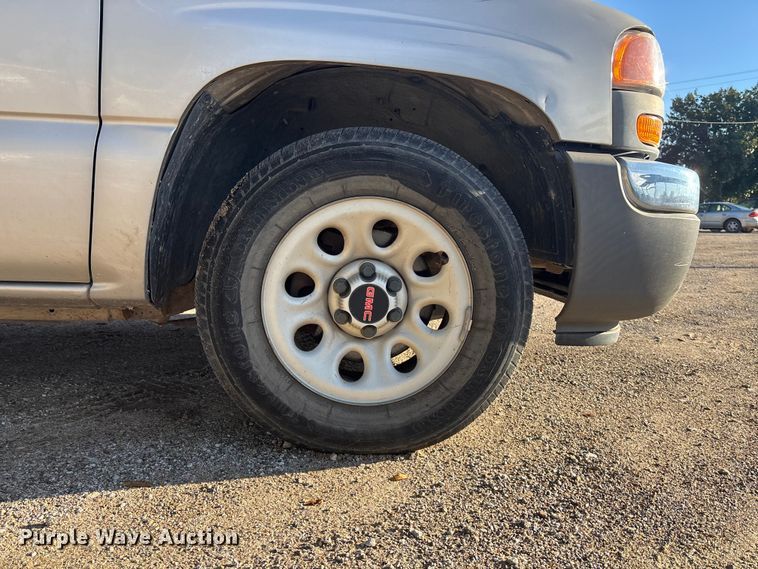 image for item EE4066 2005 GMC Sierra 1500 flatbed pickup truck