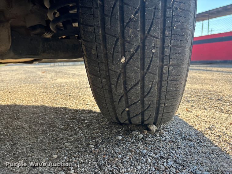 image for item EE4066 2005 GMC Sierra 1500 flatbed pickup truck