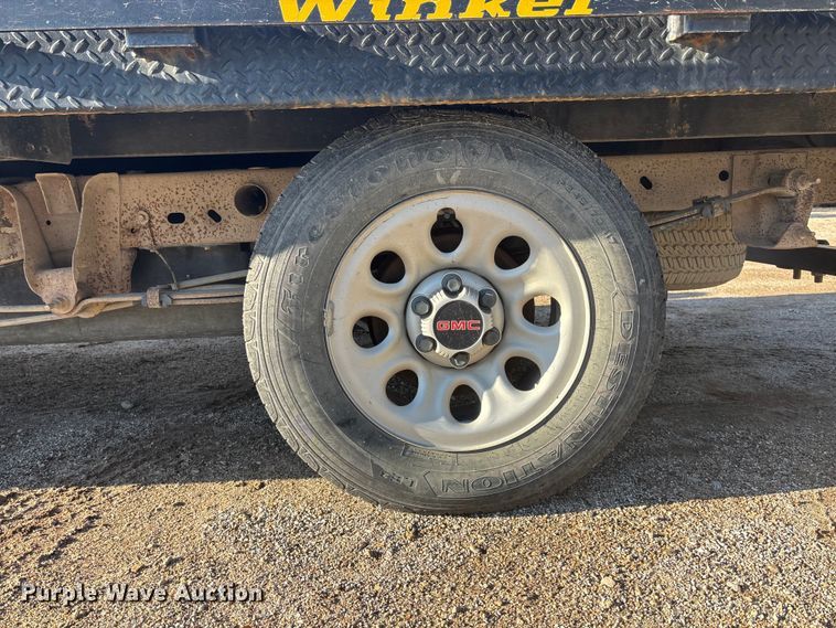 image for item EE4066 2005 GMC Sierra 1500 flatbed pickup truck