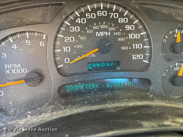 image for item EE4066 2005 GMC Sierra 1500 flatbed pickup truck