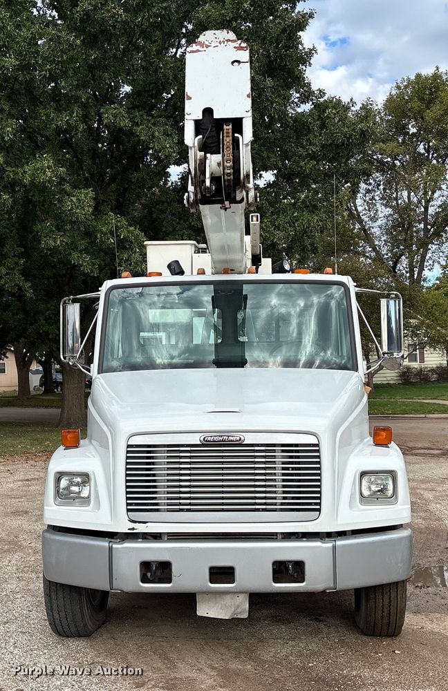 image for item EE4067 2001 Freightliner FL70 bucket truck