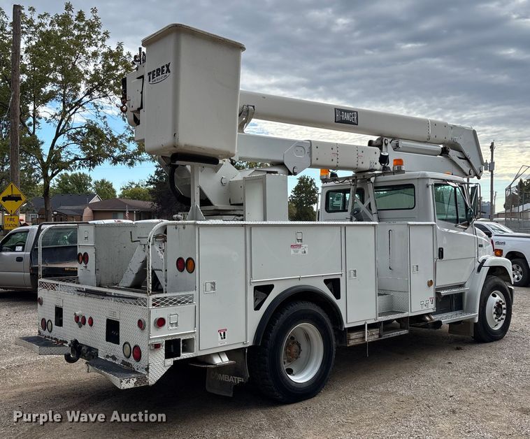 image for item EE4067 2001 Freightliner FL70 bucket truck