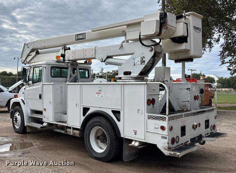 image for item EE4067 2001 Freightliner FL70 bucket truck