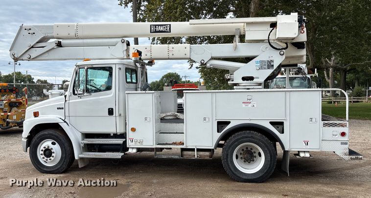 image for item EE4067 2001 Freightliner FL70 bucket truck
