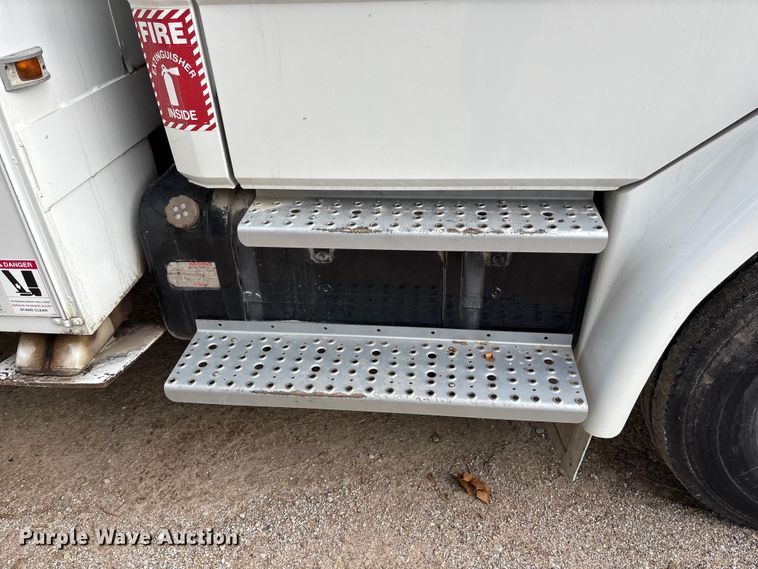 image for item EE4067 2001 Freightliner FL70 bucket truck