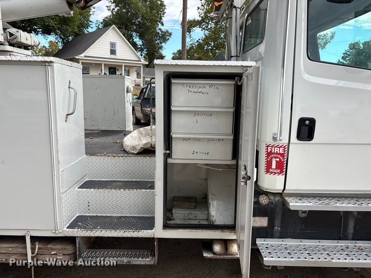 image for item EE4067 2001 Freightliner FL70 bucket truck