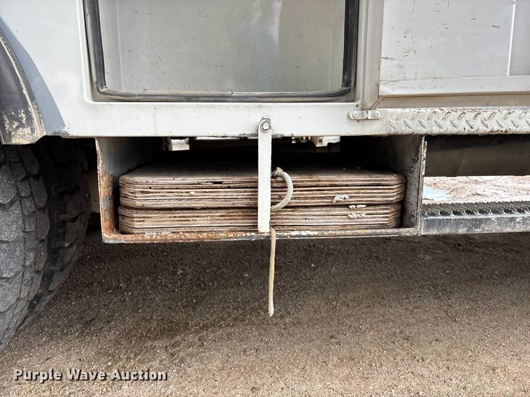 image for item EE4067 2001 Freightliner FL70 bucket truck