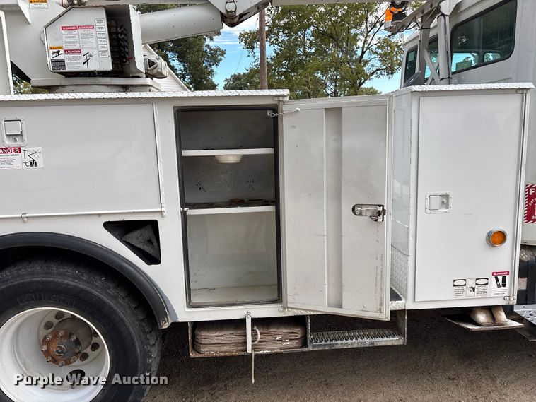 image for item EE4067 2001 Freightliner FL70 bucket truck