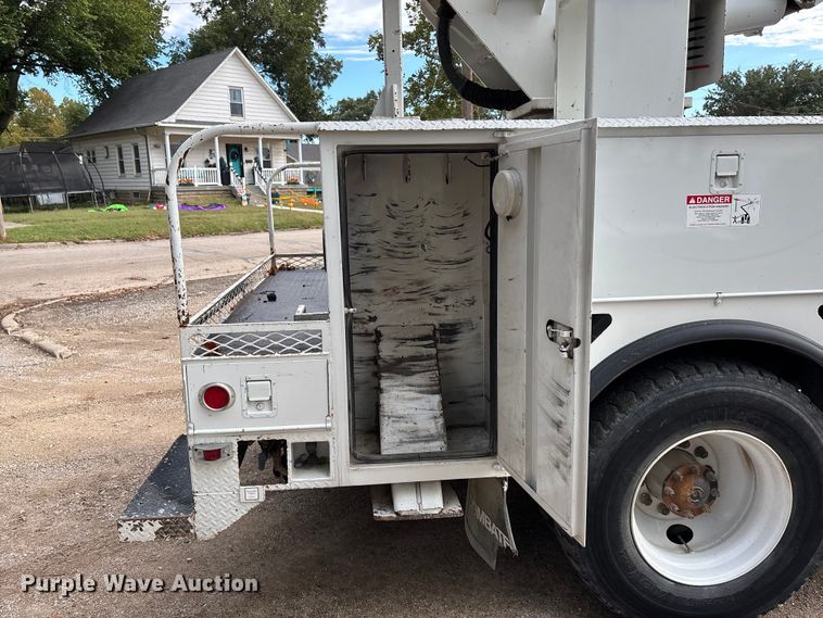 image for item EE4067 2001 Freightliner FL70 bucket truck