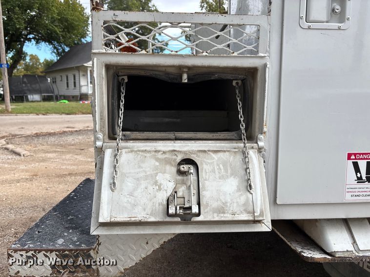 image for item EE4067 2001 Freightliner FL70 bucket truck