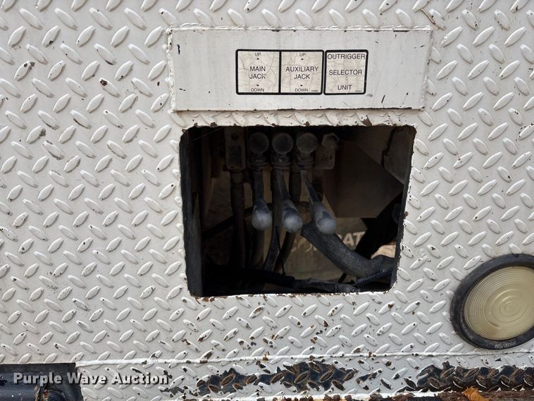 image for item EE4067 2001 Freightliner FL70 bucket truck