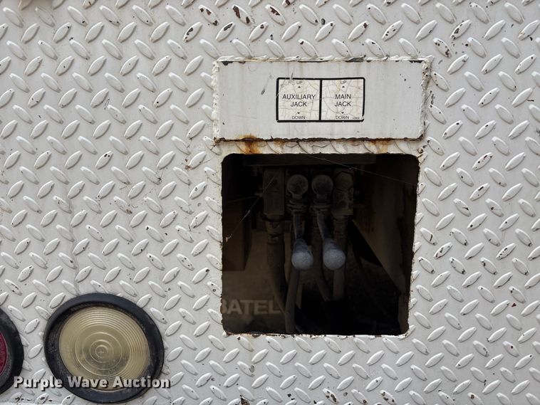 image for item EE4067 2001 Freightliner FL70 bucket truck