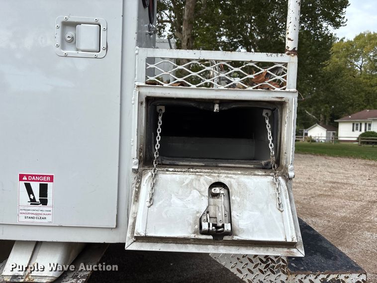 image for item EE4067 2001 Freightliner FL70 bucket truck