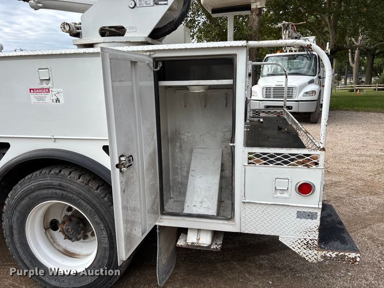 image for item EE4067 2001 Freightliner FL70 bucket truck