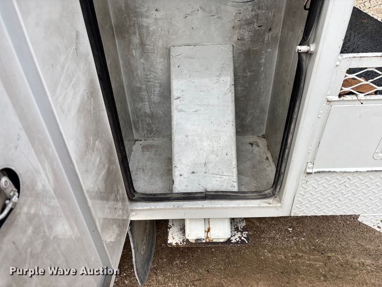 image for item EE4067 2001 Freightliner FL70 bucket truck