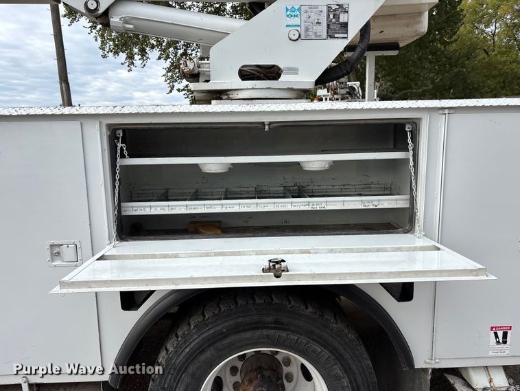 image for item EE4067 2001 Freightliner FL70 bucket truck