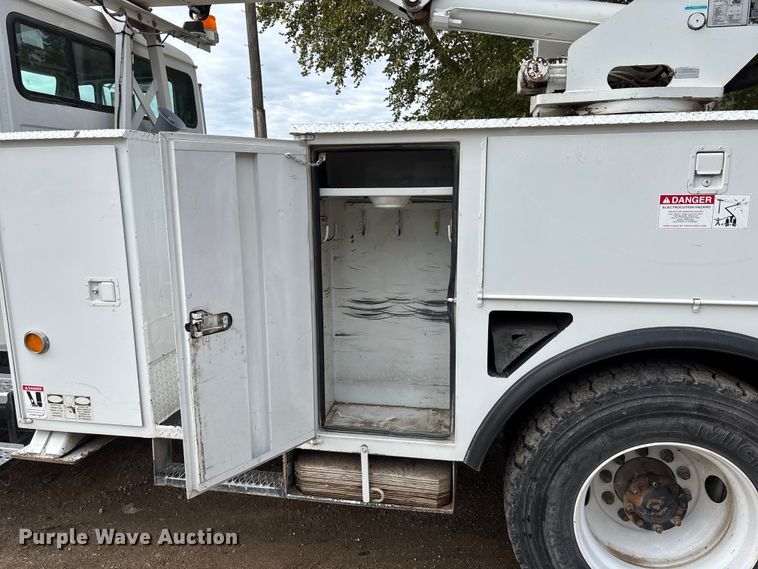 image for item EE4067 2001 Freightliner FL70 bucket truck