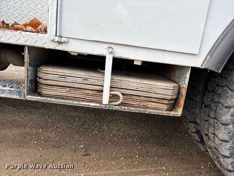 image for item EE4067 2001 Freightliner FL70 bucket truck