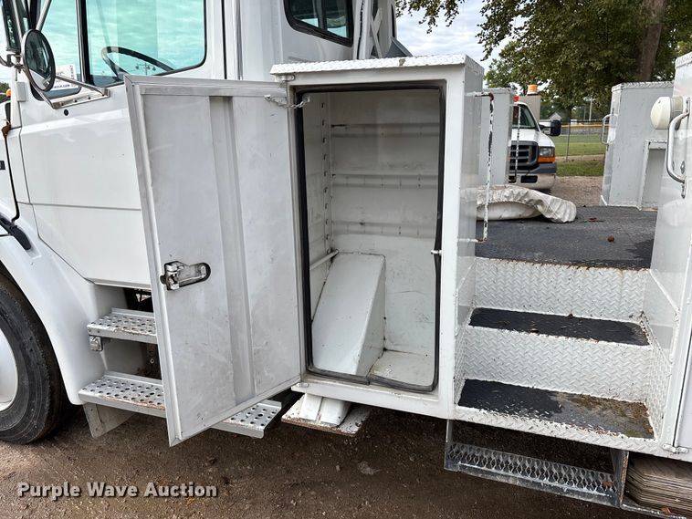 image for item EE4067 2001 Freightliner FL70 bucket truck