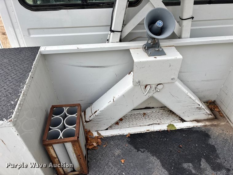 image for item EE4067 2001 Freightliner FL70 bucket truck