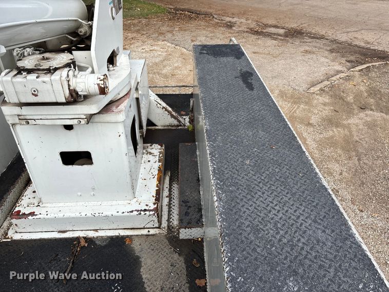 image for item EE4067 2001 Freightliner FL70 bucket truck