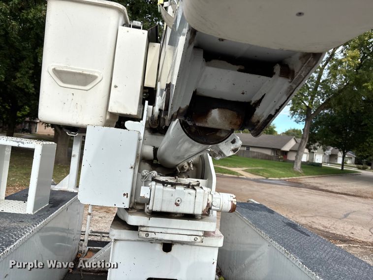 image for item EE4067 2001 Freightliner FL70 bucket truck